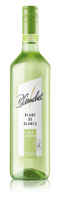 Eine Flasche Blanc de Blancs Wein steht aufrecht, mit einem frischen, hellgrünen Etikett, das 'halb trocken' anzeigt.
