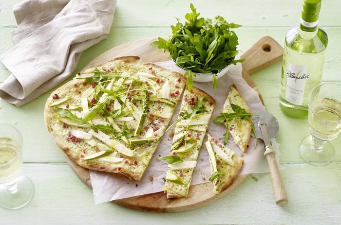 Spargel-Flammkuchen